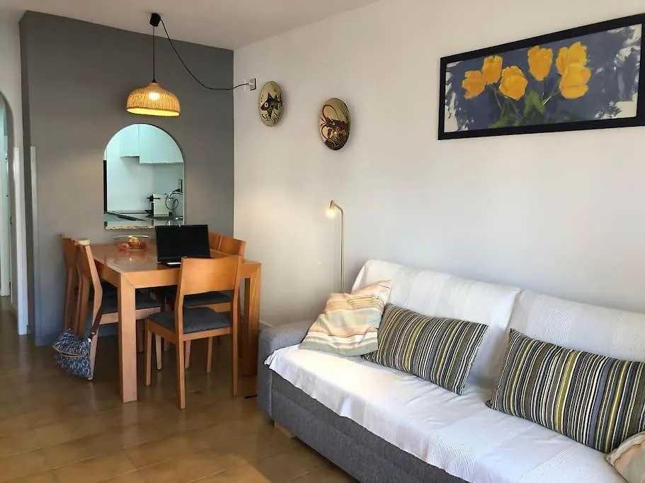 Pis a tocar de la platja amb wifi i parking inclòs Calafell Apartamento