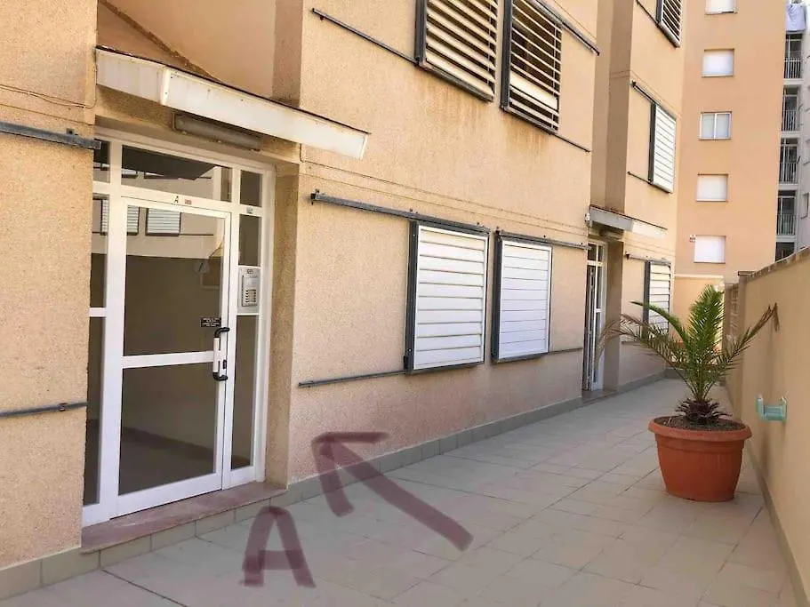 Pis a tocar de la platja amb wifi i parking inclòs Calafell