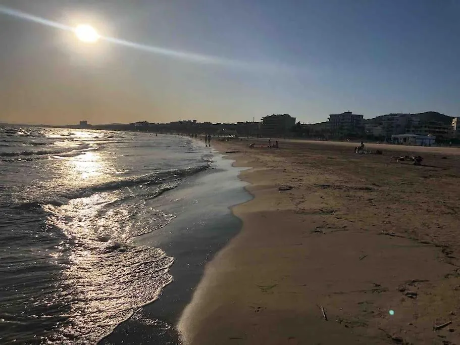 Apartamento Pis a tocar de la platja amb wifi i parking inclòs Calafell
