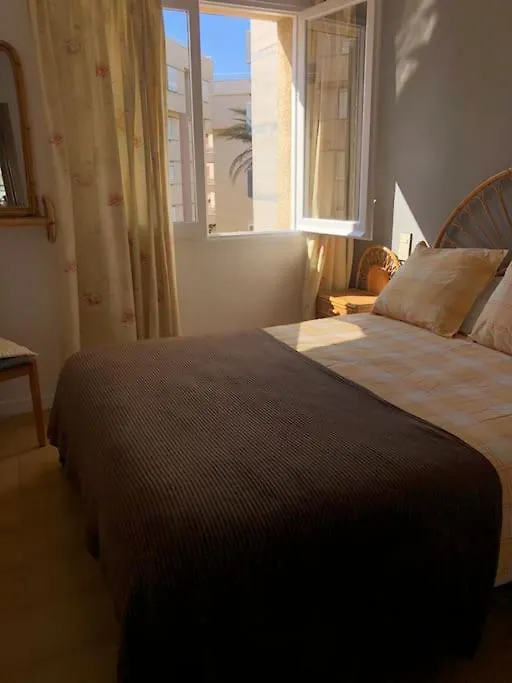 Pis a tocar de la platja amb wifi i parking inclòs Calafell Apartamento