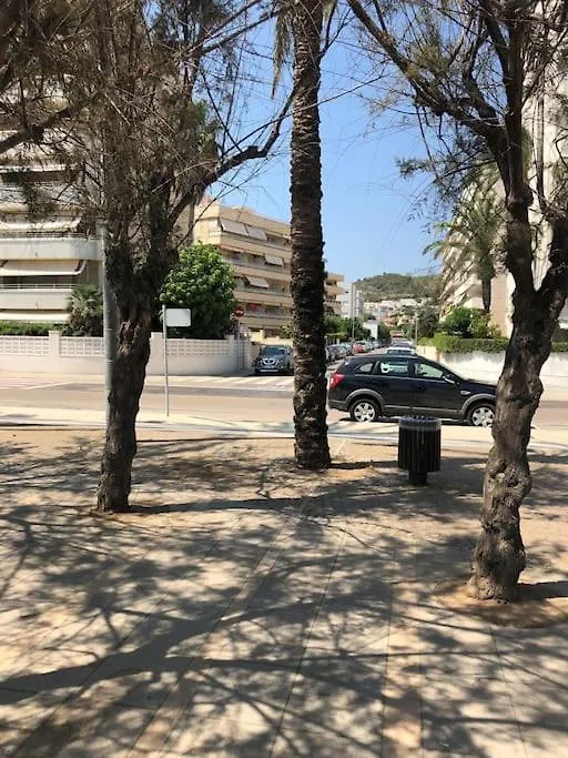 Pis a tocar de la platja amb wifi i parking inclòs Calafell